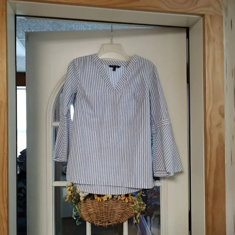 Banana Republic White Blue Striped Top Size Women's XS Worn 1 Time